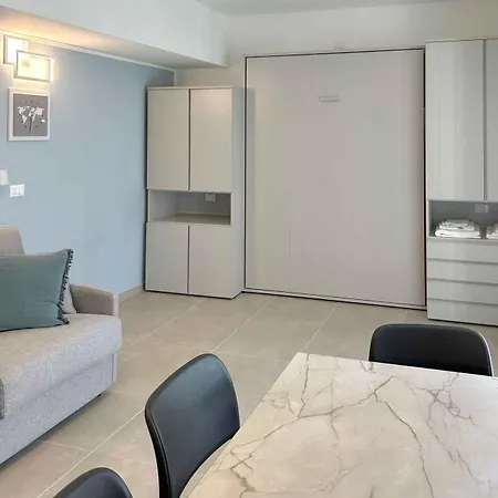 Beachfront In Pesaro-marken 55364 Apartament