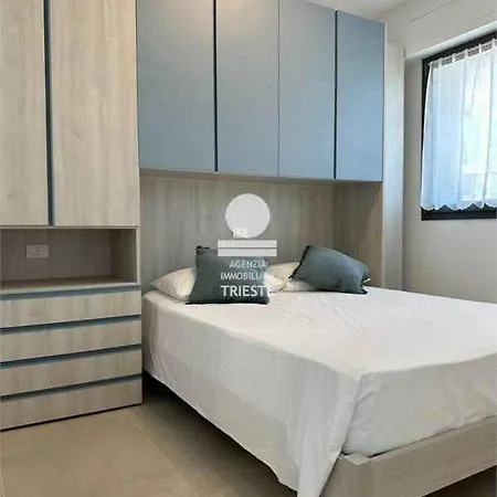 Beachfront In Pesaro-marken 55364 Appartement *