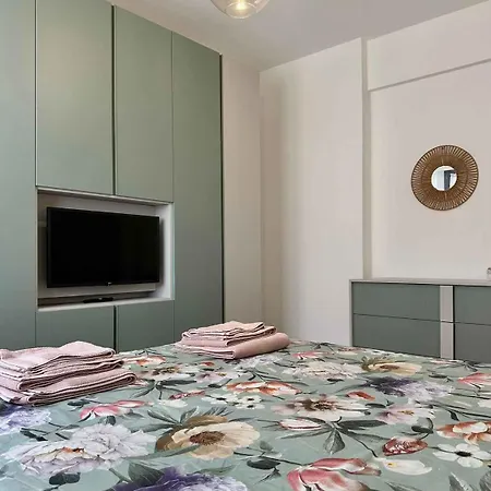 Beachfront In Pesaro-marken 55364 Apartament Pesaro