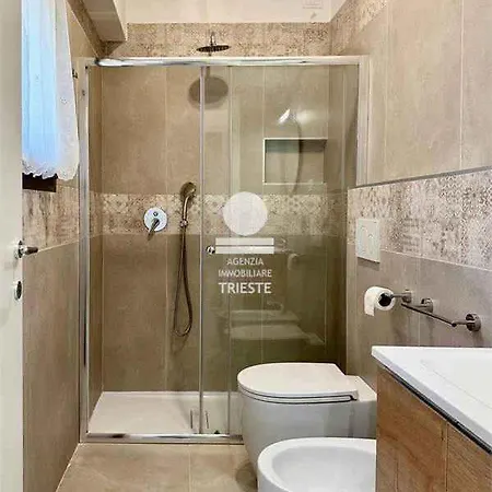 Beachfront In Pesaro-marken 55364 Apartamento
