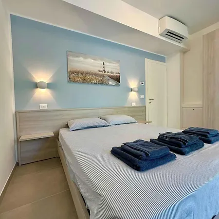 Beachfront In Pesaro-marken 55364 Apartament Pesaro