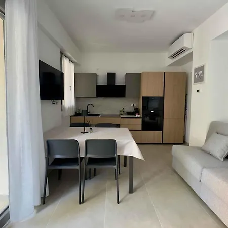 Beachfront In Pesaro-marken 55364 Apartament Pesaro