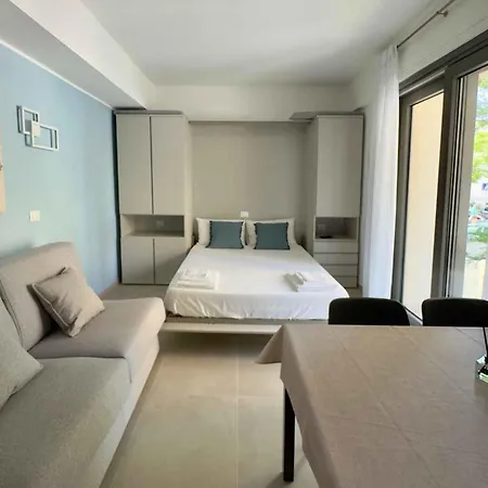 Beachfront In Pesaro-marken 55364 Apartament