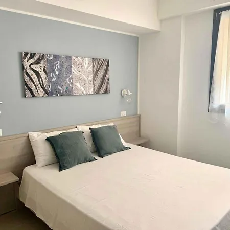 Beachfront In Pesaro-marken 55364 Apartament *