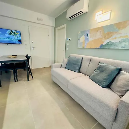 Beachfront In Pesaro-marken 55364 Apartament *