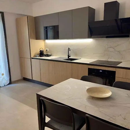 Beachfront In Pesaro-marken 55364 Apartament Pesaro