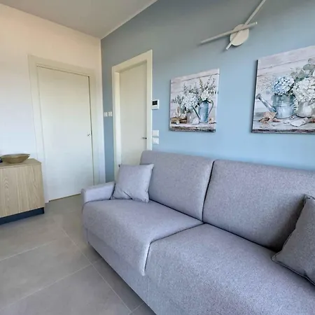 Beachfront In Pesaro-marken 55364 Apartament