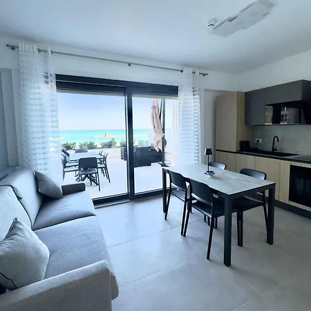 Beachfront In Pesaro-marken 55364 Apartament Pesaro