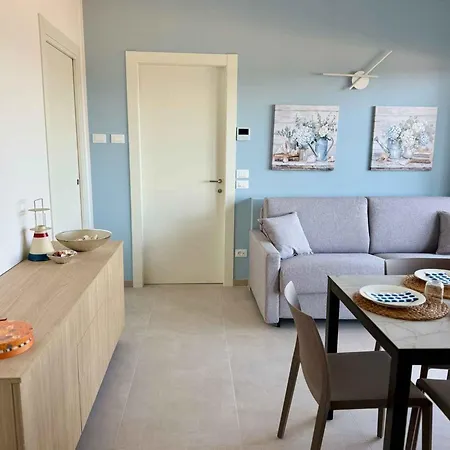 Beachfront In Pesaro-marken 55364 Apartament *
