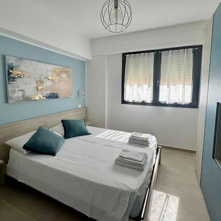 Beachfront In Pesaro-marken 55364 Apartament *
