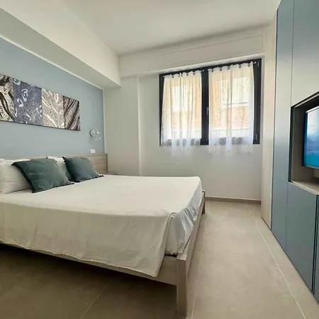 Beachfront In Pesaro-marken 55364 Apartament