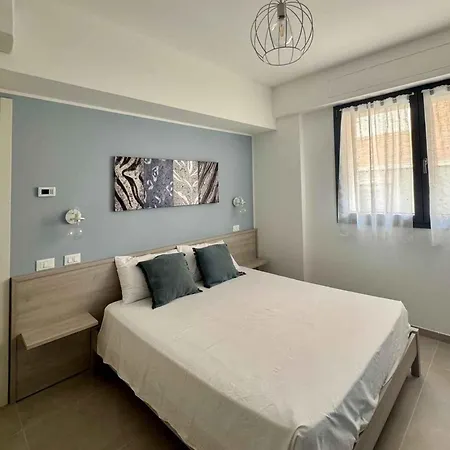 Beachfront In Pesaro-marken 55364 Apartament Pesaro