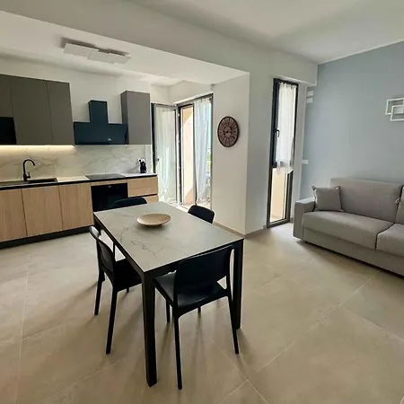 Beachfront In Pesaro-marken 55364 Apartament